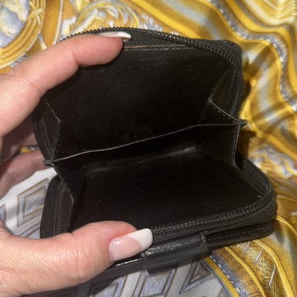 small GUCCI bifold wallet with zipper pouch black EUC - Picture 7 of 7